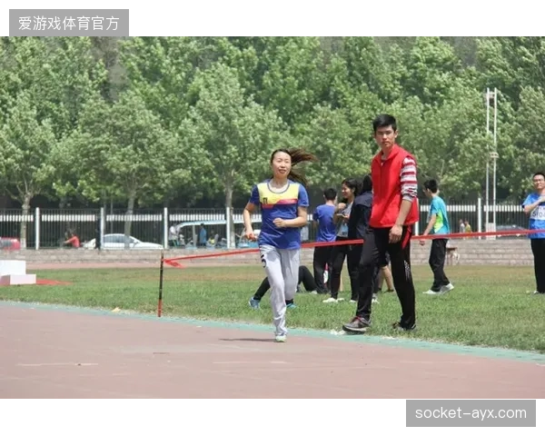 后勤团队需确保球员在北美三国期间的饮食安全与营养均衡，维持其身体机能。